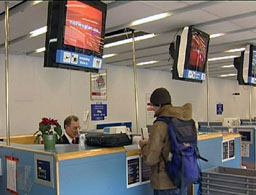 Innsjekk på Flesland. Foto: NRK. Innsjekk på Flesland. Foto: NRK.