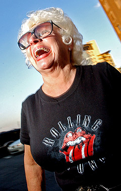 Gamle Rolling Stones-fans får likevel lov å danse under konserten deres i Superbowl. Foto: AP / Scanpix.