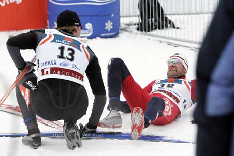 Odd-Bjørn Hjelmeset fikk en strekk i lysken under sprinten i Otepää. (Foto: Heiko Junge / SCANPIX)