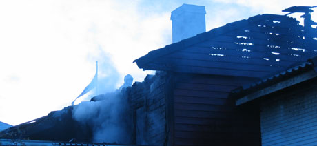En person fikk røykskader etter en husbrann i Porsgrunn i formiddag. (Foto:Kurt Inge Dale-NRK)