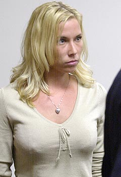 ... med ekskona Kmberly Mathers. Foto: Paul Sancya, AP Photo / Scanpix. ... med ekskona Kmberly Mathers. Foto: Paul Sancya, AP Photo / Scanpix.