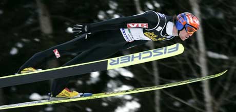 Roar Ljøkelsøy på vei til 202,5 meter i første omgang av VM i skiflyving i Kulm fredag. (Foto: Cornelius Poppe / SCANPIX)