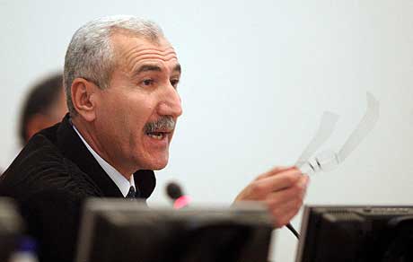 Dommer Rizgar Amin under rettssaken mot Saddam Hussein. (Foto: Reuters/Scanpix)
