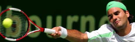 Roger Federer i full strekk i kampen mot Denis Istomin (Foto: REUTERS/David Gray Roger Federer i full strekk i kampen mot Denis Istomin (Foto: REUTERS/David Gray