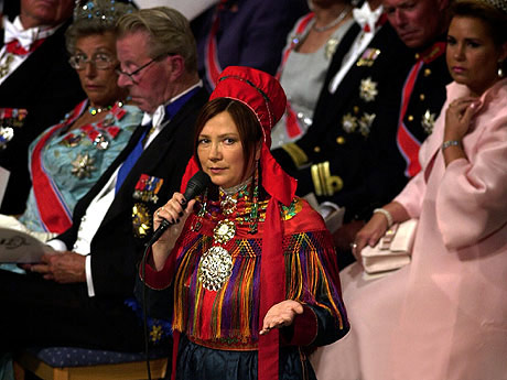 Mari Boine synger under kronprinsbryllupet (Foto: Tor Richardsen / SCANPIX / POOL)
