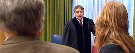 F.v. Andreas Drarvik, dommer Christian Wyller og forsvarer Anne Kroken. Foto: Rolf Marnburg