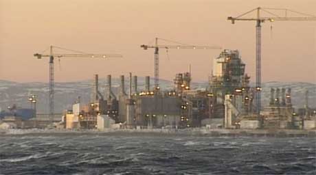 Anlegget på Melkøya er foreløpig stengt på grunn av uværet. (Foto: NRK) Anlegget på Melkøya er foreløpig stengt på grunn av uværet. (Foto: NRK)