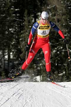 Linda Tjørhom på vei til femteplass i Anterselva. (Foto: Heiko Junge / SCANPIX)