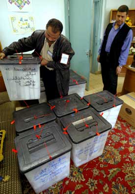 Nå er stemmene telt etter valget i Irak. Sjiaene fikk som ventet flest stemmer. Foto: Scanpix/AFP.