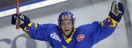 Steffen Thoresen og resten av Storhamar kunne juble for seriemesterskapet søndag kveld. (Foto: Scanpix) Steffen Thoresen og resten av Storhamar kunne juble for seriemesterskapet søndag kveld. (Foto: Scanpix)