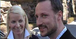 Mette-Marit og Kronprins Haakon opplever debatt rundt hytteplanene (foto: Odd Rømteland) Mette-Marit og Kronprins Haakon opplever debatt rundt hytteplanene (foto: Odd Rømteland)