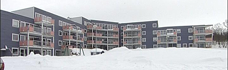 Drapet skjedde i denne boligblokken på Tromsøya (Foto: NRK)