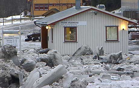 Nebørdmengdene og snøsmeltingen har allerede skapt isgang og oversvømmelse i Figga-elva i Steinkjer. (Foto: NRK)