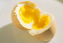 I dag lanserer Bernt Martin Mikalsen eggene med det han hevder er landets guleste plomme. (Illustrasjonsfoto).