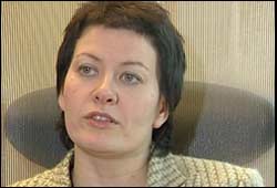 Fiskeriminister Helga Pedersen sier at mistanke om svartfiske bør være nok til å fjerne produkter ut av butikken. Foto: NRK/FBI Fiskeriminister Helga Pedersen sier at mistanke om svartfiske bør være nok til å fjerne produkter ut av butikken. Foto: NRK/FBI