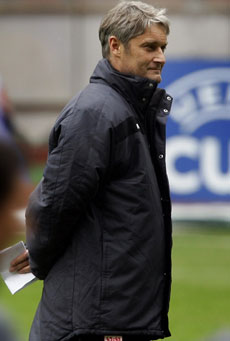 Armin Veh på sin første Stuttgart-trening (Foto: REUTERS/Alex Grimm) Armin Veh på sin første Stuttgart-trening (Foto: REUTERS/Alex Grimm)