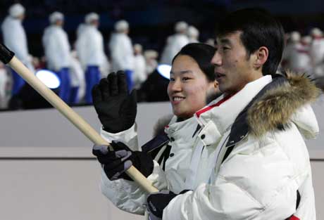 Bora Lee og Han Jong-In marsjerte inn sammen. (Foto: AFP/Scanpix)