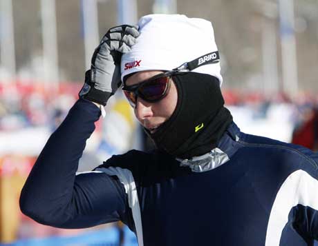 En tydelig medtatt Marit Bjrgen forlot skistadion i Pragelato (Foto: Erik Johansen / SCANPIX)