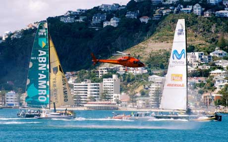 "Movistar" var 9 sekunder foran "ABN Amro One" inn på havnen i Wellington. (Foto: AP/Scanpix)