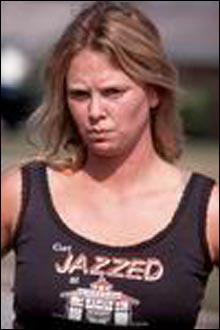 Charlize Theron fikk Oscar for sin rolle som kvinnelig seriemorder i "Monster". (foto: Scanbox) Charlize Theron fikk Oscar for sin rolle som kvinnelig seriemorder i "Monster". (foto: Scanbox)