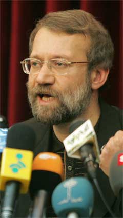 Irans atomforhandlar Ali Larijani avviser at landet vil utvikle atomvåpen. (Foto: AFP/Scanpix)