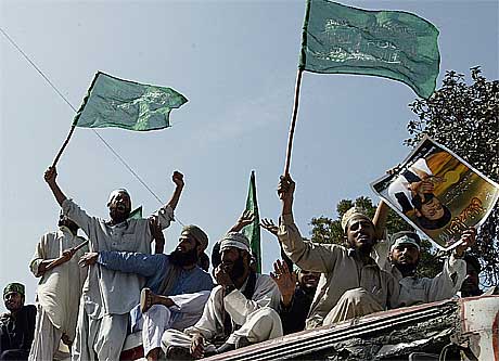 Stemningen er spent i Pakistan. Sunnimuslimer demonstrerer i Karachi(Foto:Scanpix) Stemningen er spent i Pakistan. Sunnimuslimer demonstrerer i Karachi(Foto:Scanpix)