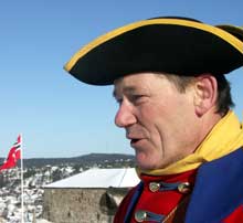 Trond Østby har lang erfaring som kanonkommandør på Fredriksten festning. Foto: Rainer Prang, NRK Trond Østby har lang erfaring som kanonkommandør på Fredriksten festning. Foto: Rainer Prang, NRK