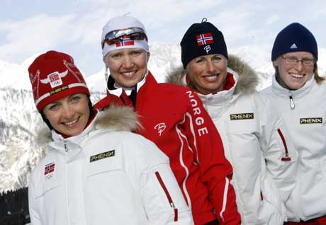 Det norske laget bestr av Liv Grete Poire (t.v.), Linda Tjrhom, Gunn Margit Andreassen og Tora Berger. (Foto: Erik Johansen / SCANPIX)