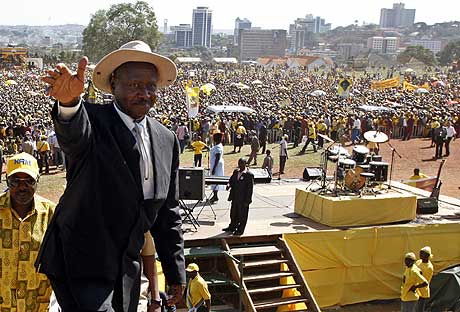 Ugandas president Yoweri Museveni har styrt landet i 20 år. (Foto: Reuters/Scanpix)