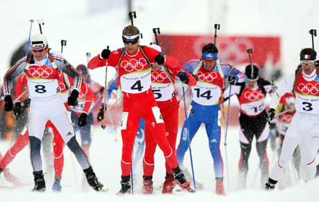 Ole Einar Bjrndalen tok teten allerede fra start. (Foto: AFP/Scanpix)
