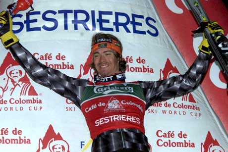 Hans Petter Buraas jublet etter seieren i Sestriere i r 2000. (Foto: AP/Scanpix)