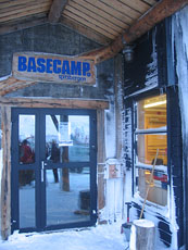 Basecamp Spitsbergens kontorer og fangstmannshotell. Foto Andreas Toft.