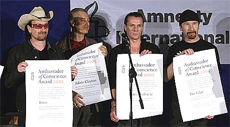 U2 mottok Amnestys pris søndag 26. februar i Santiago. Foto: Scanpix.