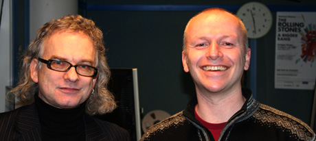 Gisle Johnsen og Frank Nes er svært fornøyde etter å ha fått Sting i boks. Foto: Sigurd Hamre/NRK.