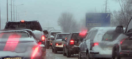 Trafikken går tregt på veiene i dag. Foto: Terje Bendiksby, Scanpix