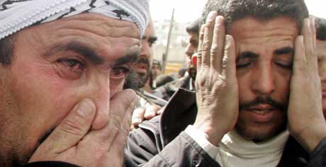Slektninger av Jihad-lederen Abu al-Waleed al-Dahdouh. (Scanpix/Reuters)