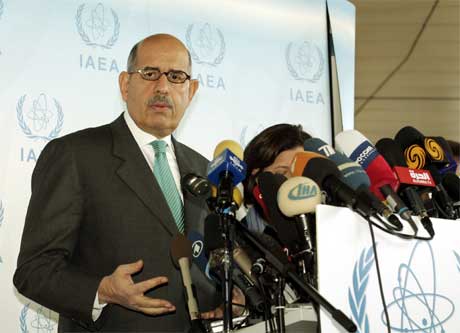 Mohamed ElBaradei meiner internasjonal fred og tryggleik står på spel i saka om Irans atomprogram. (Foto: AP/Scanpix)