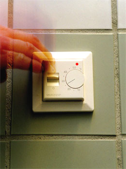 Hensikten med å skru opp prisene er å få folk til å bruke mindre strøm. (Foto: Ida von Hanno Bast/Scanpix )