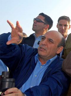 Israels forsvarsminister Shaul Mofaz vil ikke frede palestinernes påtroppende statsminister. (Foto: Avi Ohayon/Israels regjeringskontor/Reuters/Scanpix)