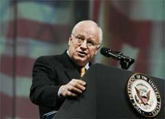 Dick Cheney sier USA aldri vil tillate at Iran skaffer seg atomvåpen. (Foto: AP/Scanpix) Dick Cheney sier USA aldri vil tillate at Iran skaffer seg atomvåpen. (Foto: AP/Scanpix)