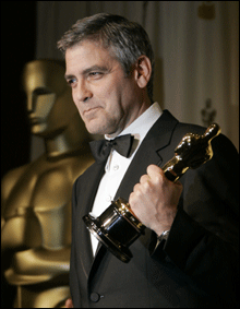 Natt til mandag fikk George Clooney en Oscar for sin innsats i "Syriana". (Foto: Scanpix) 