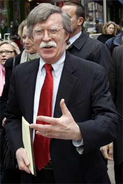 USAs FN-ambassadør John Bolton brukar harde ord om Iran. (Foto: AP/Scanpix)