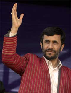 Irans president Mahmoud Amadinejad let seg ikkje presse av det internasjonale samfunnet. (Foto: AFP/Scanpix)