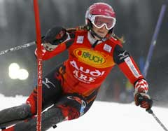 Janica Kostelic på vei til seier i Åre. Foto: Reuters/Scanpix)