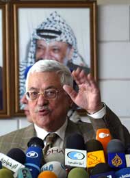 Abbas godtar en ny regjering, selv om Arafats gamle Fatah-parti ikke blir med i den (Scanpix/AFP)