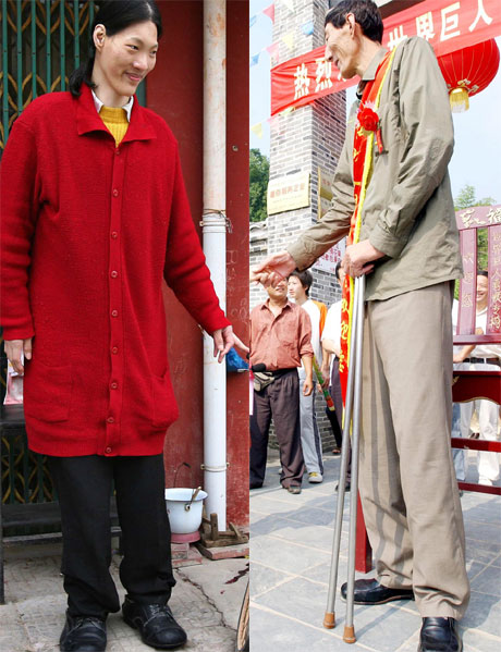 Kinesiske Bao Xishun, til høyre, er verdens lengste mann. Yao Defen er Kinas høyeste kvinne.(Foto: Scanpix, montasje NRK)