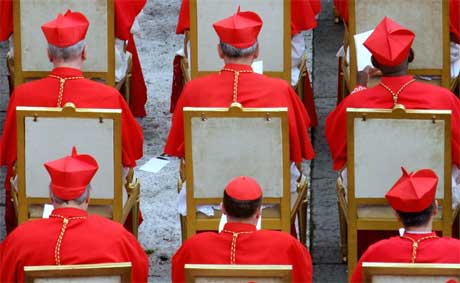 Hele kollegiet var samlet da Den katolske kirke fikk 15 nye kardinaler. (Foto: Andrew Medichini/ AP/ Scanpix)