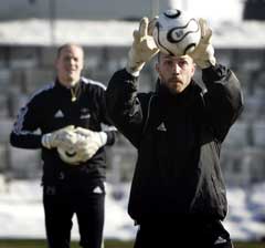 Lars Hirschfeld (foran) har overtatt som førstekeeper i Rosenborg etter Espen Johnsen. (Foto: Gorm Kallestad / SCANPIX) 