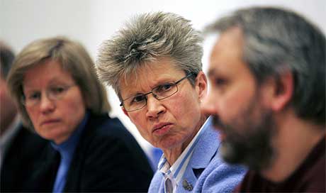 Både avdelingsdirektør Kristina Landsverk i Mattilsynet og overlege Preben Aavitsland i Folkehelseinstituttet er enige om at morrpølse har forårsaket E.coli-utbruddene. Foto: Scanpix.