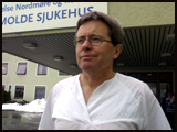 Overlege Kjell Erik Strømskag blant de som markerte sin støtte til sjukehus på Hjelset. Foto: Gunnar Sandvik